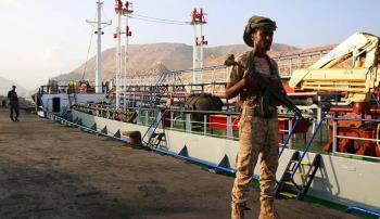 بعد استهداف السفن في المكلا.. هجوم إماراتي غير مسبوق على السعودية