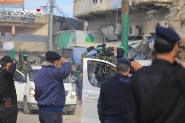 في الدفعة الثانية من صفقة التبادل... القسام تفرج عن 4 مجندات أسيرات