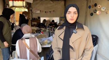 فتيات غزة ينهضن من قلب الركام.. يواجهـن الألم بالألوان والحِرف في مشروع "أصوات الغد"