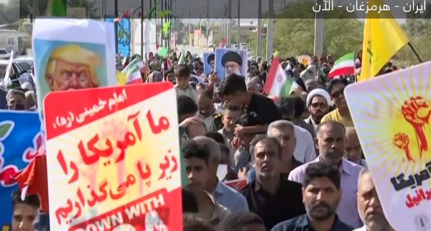 شاهد بالصور.. مسيرات الذكرى الـ46 لانتصار الثورة الإسلامية في إيران