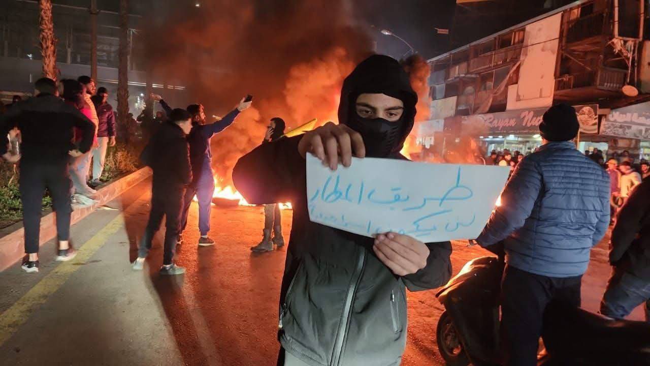 شعار «ایران، ایران» مردم لبنان در اعتراض به لغو پرواز تهران-بیروت