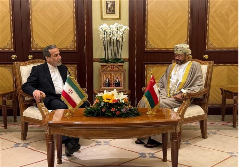 Iranian Foreign Minister Travels to Oman for Talks on Yemen