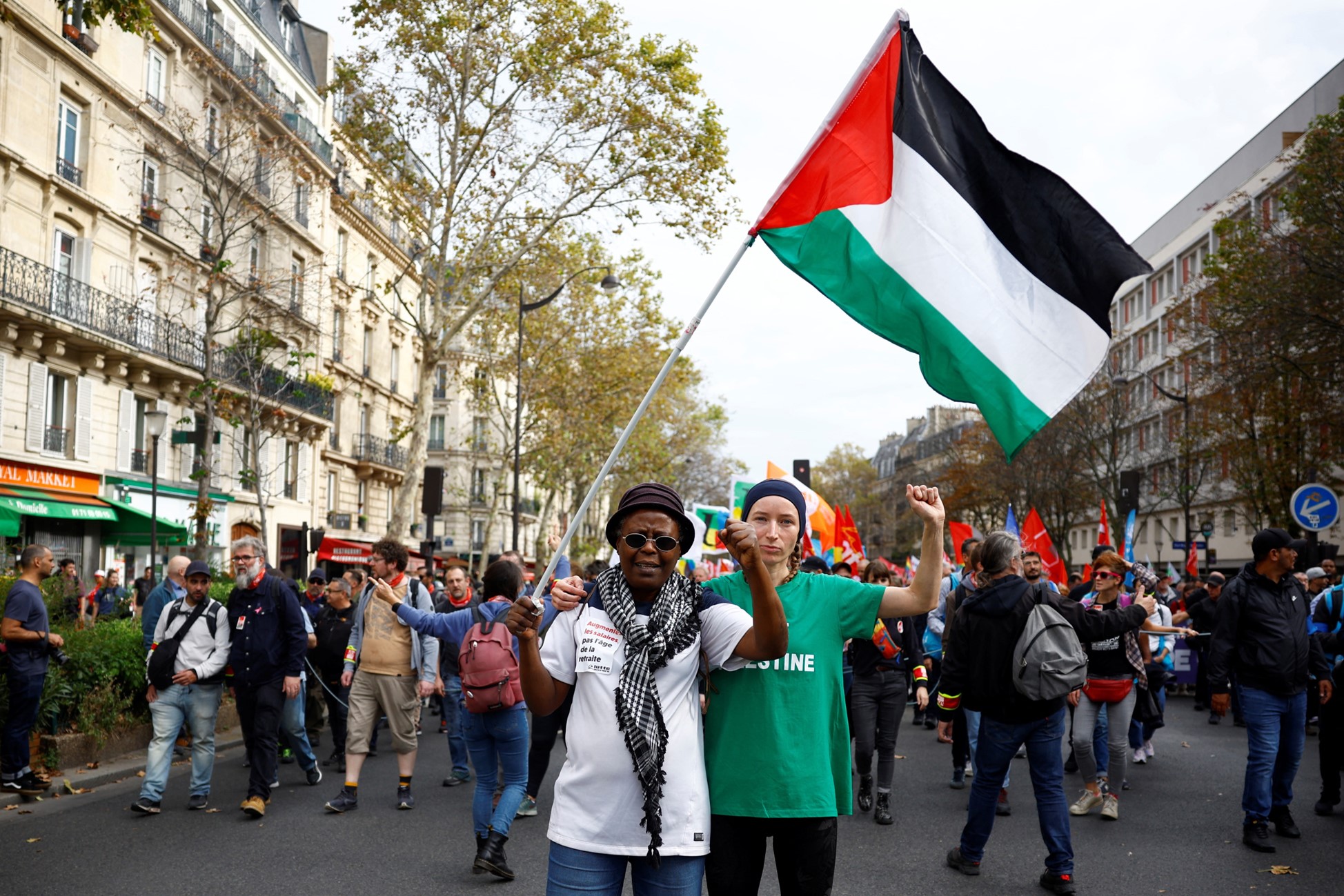 فرنسا تحلّ كبرى الجمعيات المؤيدة لفلسطين وسط جدل واسع
