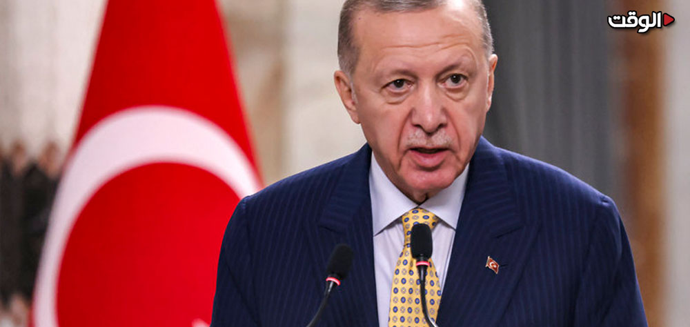 أردوغان على مفترق طرق.. هل يسلّم السلطة أم يناور للبقاء؟