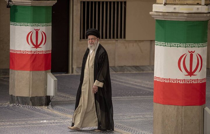 Leader Participates in President Raeisi’s Commemoration Ceremony
