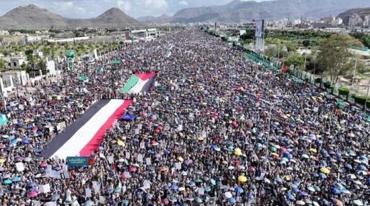 اليمن ينتفض مليونياً: رفضاً لمجازر الاحتلال وتجويع أهالي غزة