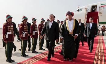 مسقط وطهران... توازن العقل في إقليم تتقاذفه العواصف