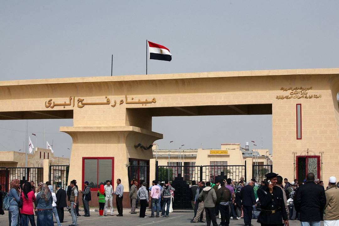 9 آلاف و605 من عائلات الجرحى والمرضى عالقون في مصر
