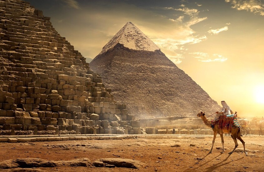 لغز الجيزة المدفون: اكتشافات غامضة تحت الأهرامات قد تعيد كتابة تاريخ الحضارة المصرية