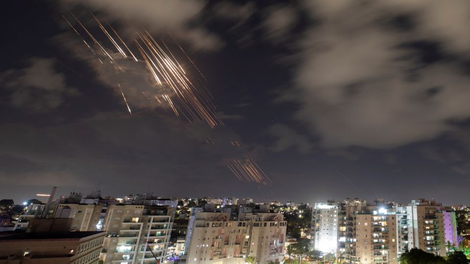 اعتراف نویسنده اسرائیلی: ایران دقیق می‌زند اما اسرائیل کودک می‌کشد