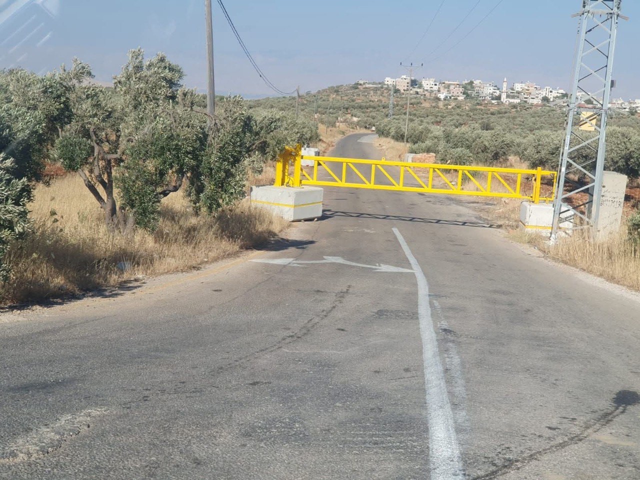الاحتلال ينصب بوابات جديدة قرب القدس وبيت لحم