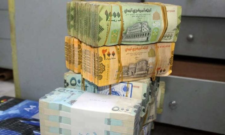 الريال اليمني يتراجع لأدنى مستوى في تاريخه أمام العملات الأجنبية