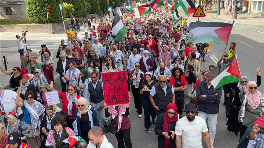 المئات يتظاهرون في ستوكهولم تنديدًا بمجازر الاحتلال بغزة