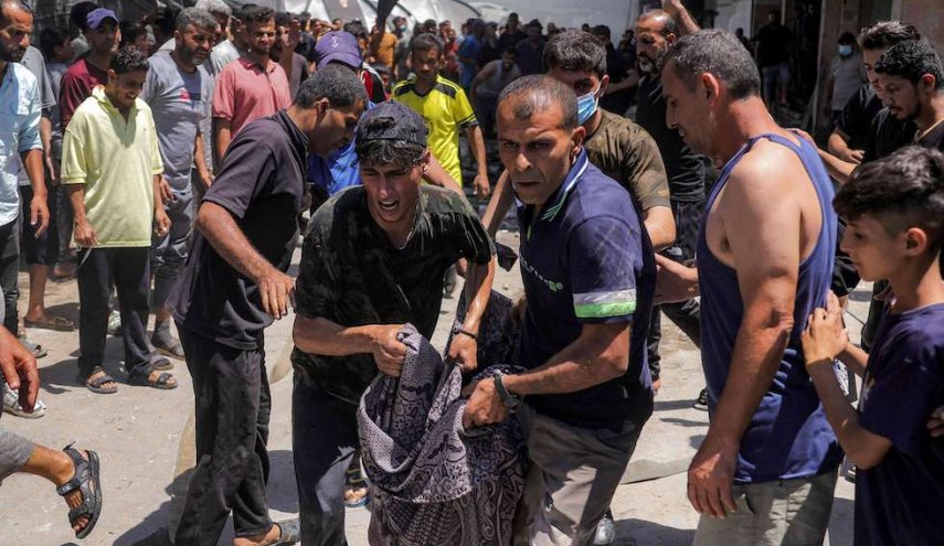 مجزرة جديدة.. الاحتلال يدفن أكثر من 15 خيمة تأوي نازحين تحت الرمال