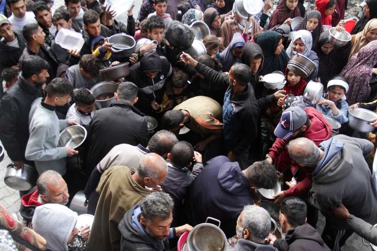 35 شهيدا بنيران الاحتلال قرب مركز مساعدات في مواصي رفح