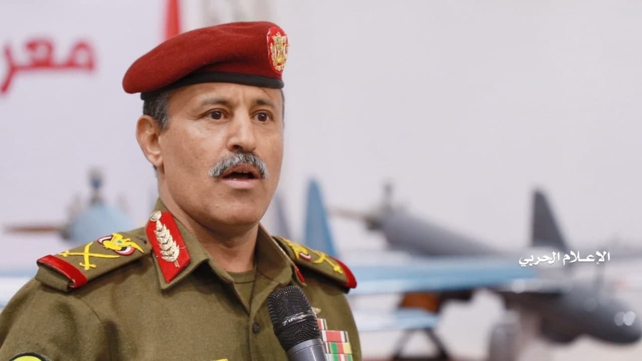 وزير دفاع صنعاء يحذّر: جاهزون لضربات صاروخية ومسيّرة متواصلة على مدار الساعة