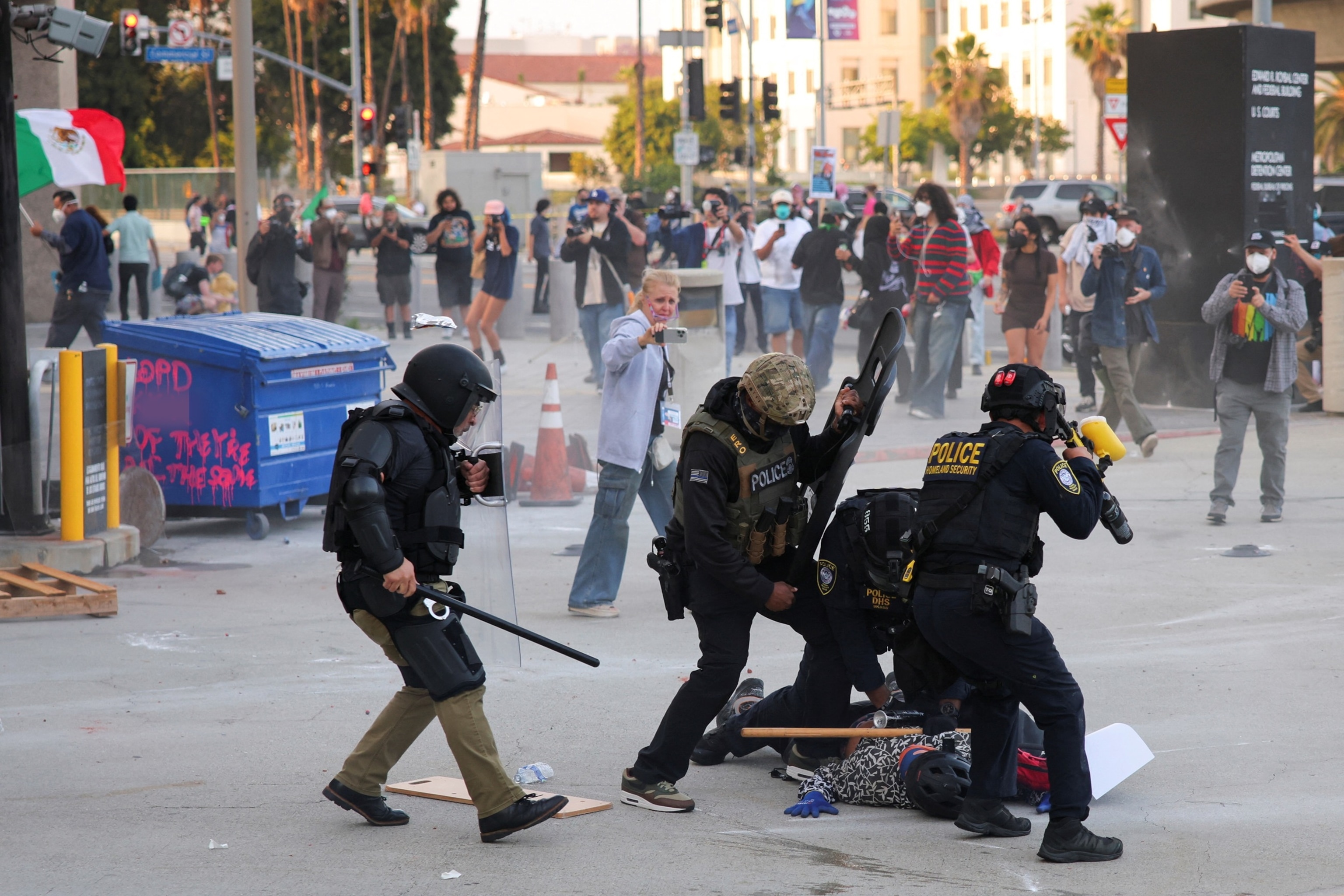 Chaos in Los Angeles as California Rises against White House