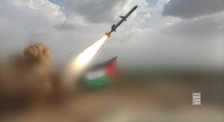الرد القوي: صاروخ يمني يعطل أشهر مطارات الاحتلال لساعات