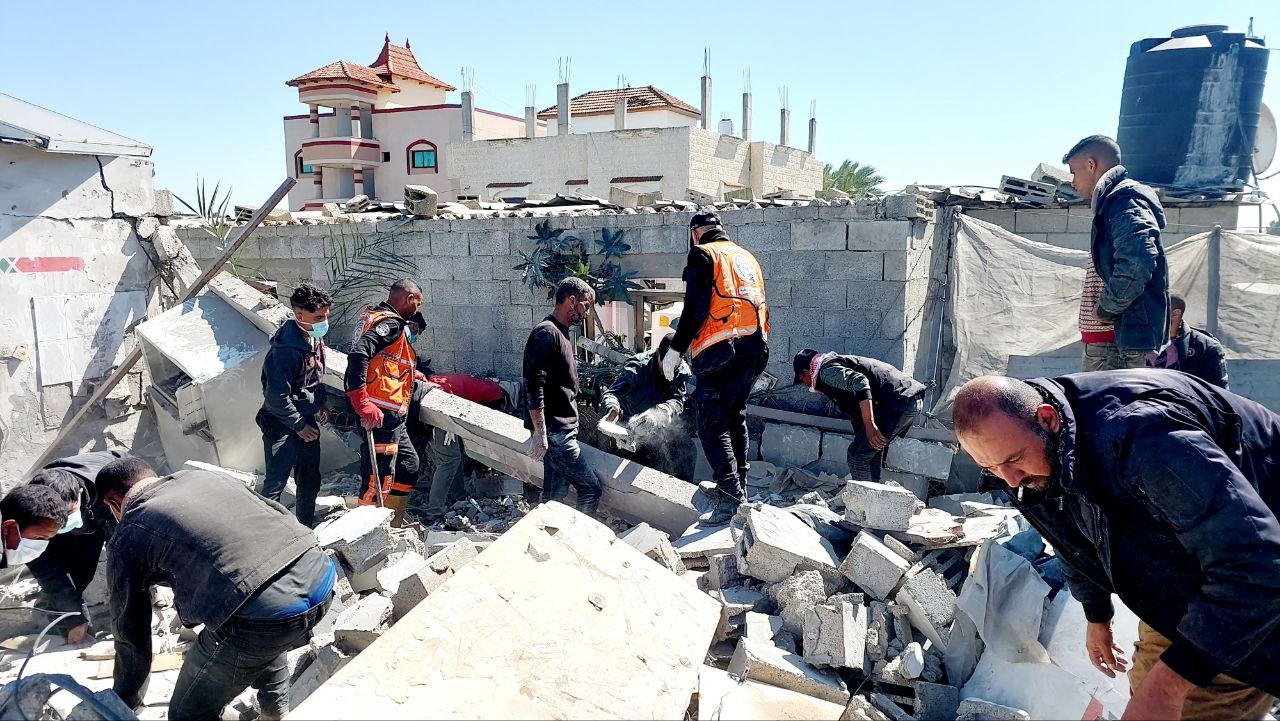 مركز حقوقي: فقدان 350 مواطنًا تحت الأنقاض خلال أسبوعين في غزة