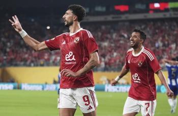 بعد العروض المغرية.. الأهلي المصري يحسم مصير لاعبه الفلسطيني وسام أبو علي