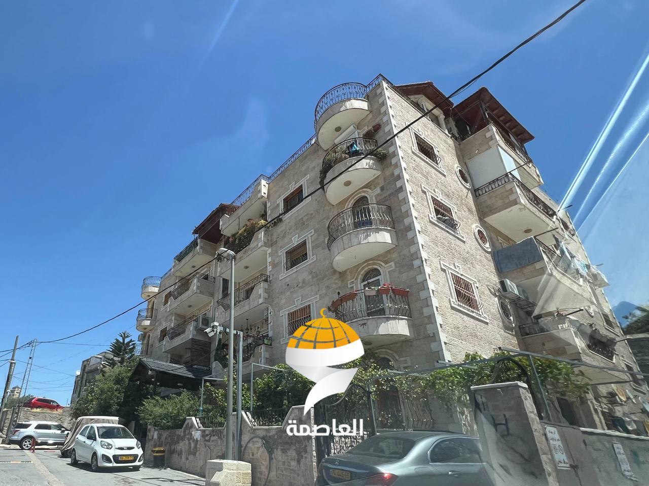 الاحتلال يخطر بهدم بناية سكنية في القدس تقطنها 17 عائلة
