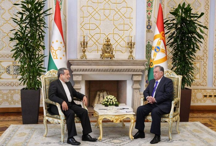 Iran Seeks Closer Bilateral Ties, Araghchi Says in Meeting with Tajik President
