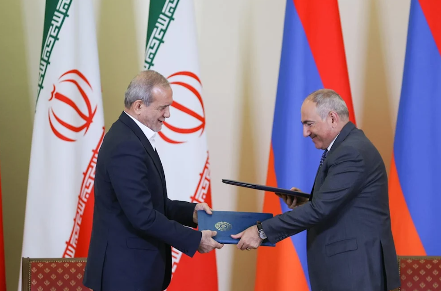 Ten MoUs Signed Between Iran and Armenia During Pezeshkian’s Trip