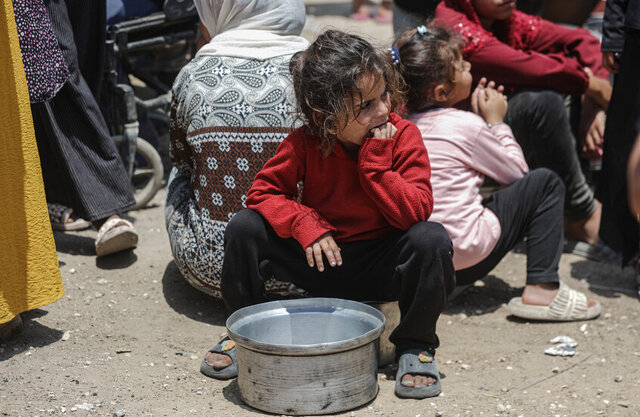 سلاح الجوع.. استراتيجية أمريكية إسرائيلية جديدة في غزة