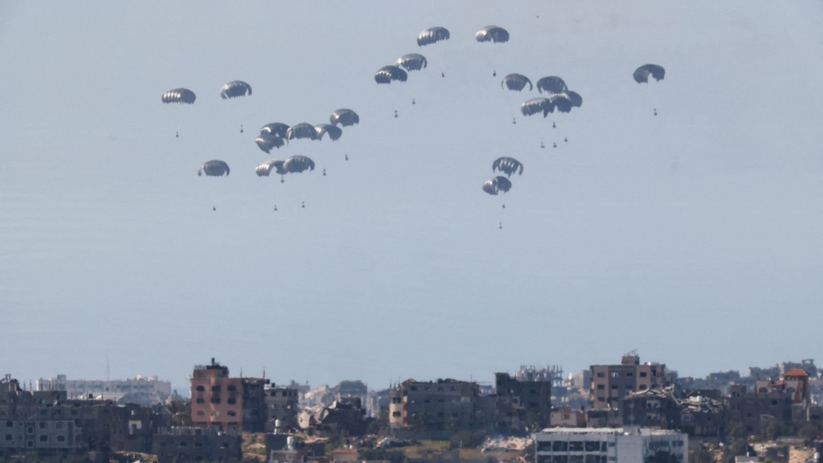 غزة: ارتفاع عدد ضحايا الإنزال الجوي للمساعدات إلى 23 شهيداً و124 مصاباً