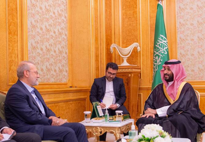 Larijani Says Tehran, Riyadh Move to Expand Economic and Military Cooperation
