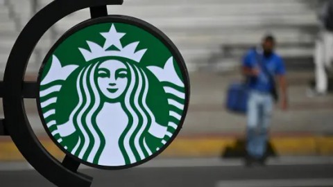 ستاربكس تعلن عزمها إغلاق فروع وتسريح موظفين