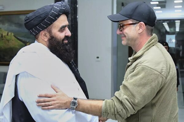 دولت موقت افغانستان یک تبعه آمریکا را آزاد کرد
