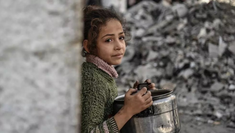 غزّة بين فكي المجاعة والعدوان.. مقاومة لا تنكسر وصمت دولي مريب