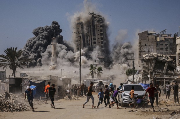 Israeli Strikes in Gaza Kill Six Palestinians, Including Individuals Waiting for Aid