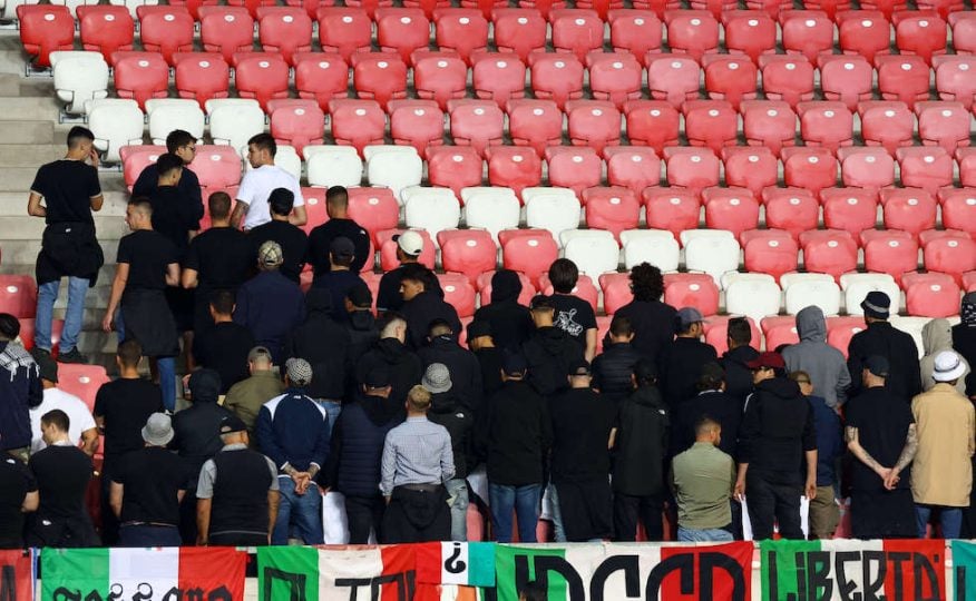 مشجعو إيطاليا يديرون ظهورهم أثناء عزف النشيد الإسرائيلي