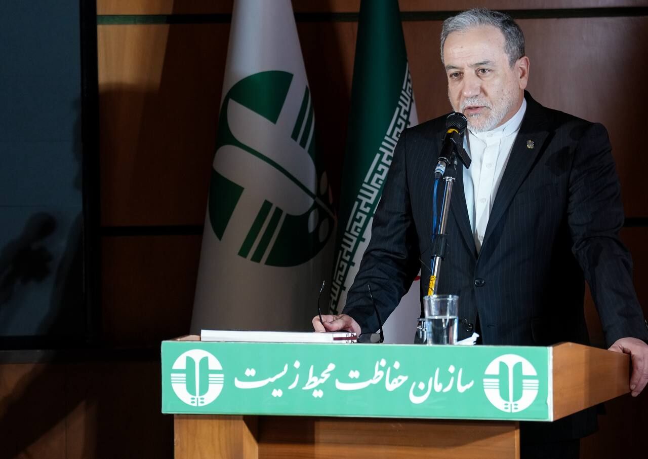 Araghchi Urges Global Accountability for Environmental Destruction During Wars