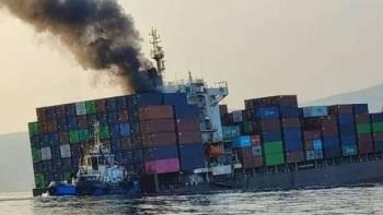 Cargo Vessel Carrying 2,500 Containers Sinks After Hitting Mine South of Strait of Hormuz