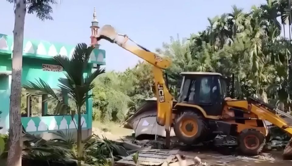 هدم أكثر من 10 مساجد وطرد 1100 مسلم بنغالي في الهند