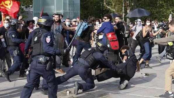 Tehran Accuses France of ‘Double Standards’ Over Shift From ‘Peaceful Uprising’ to ‘Urban Violence’