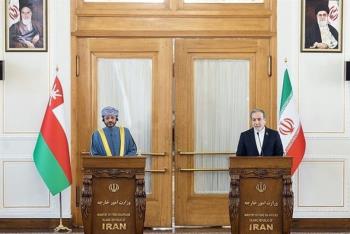 Iran-Oman Relations Strengthen
