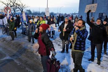 غضب الأمريكيين من حادثة القتل المثيرة للجدل.. توسع المظاهرات الى 20 ولاية