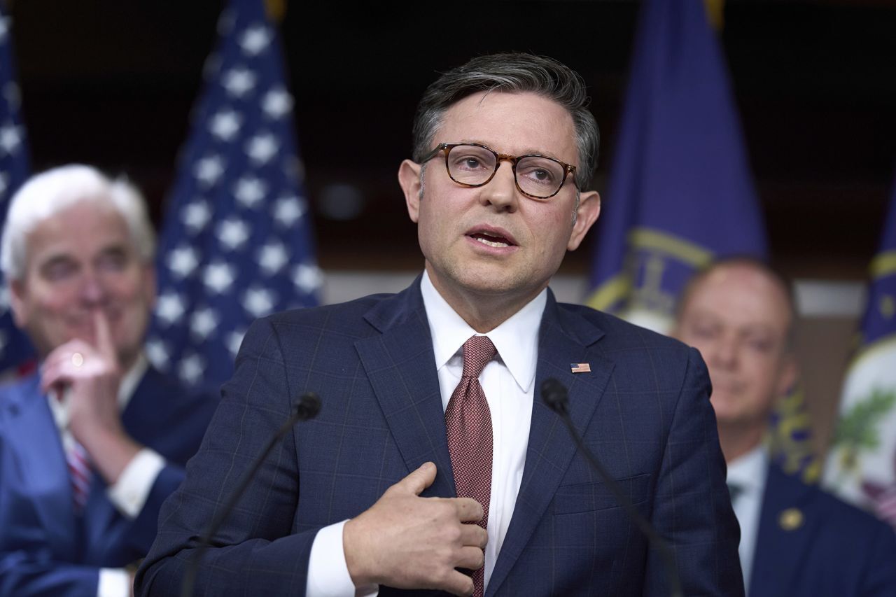 جانسون :غرب در حال "بلعیدن خود" است