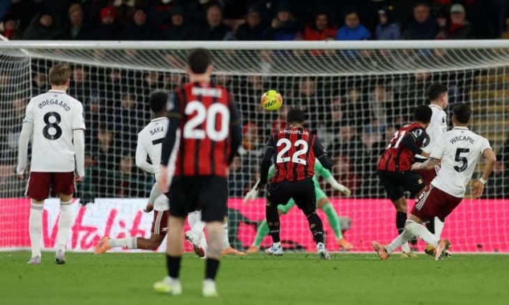 أرسنال يوسع الفارق في صدارة الدوري بفضل ثنائية رايس أمام بورنموث