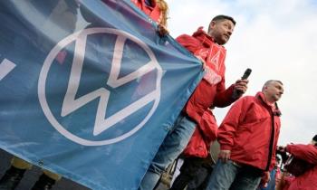 مسؤول ألماني يبدي تفهّماً لمخاوف موظفي فولكس فاغن