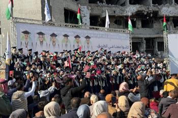 من تحت الركام يولد الأمل: “فوج العنقاء 2025” يخرّج 230 طبيباً من قلب الحرب في غزة