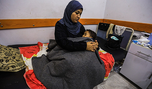 الصحة بغزة تحذر: نقص حاد بالمستهلكات المخبرية يهدد بتوقف خدمات الرعاية