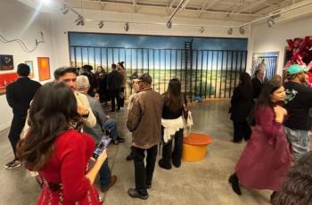 "الرحلة شمالاً"… معرض فني في دالاس يعيد طرح سؤال الهجرة