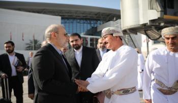 لاريجاني يغادر عمان ويواصل جولته الدبلوماسية في الدوحة