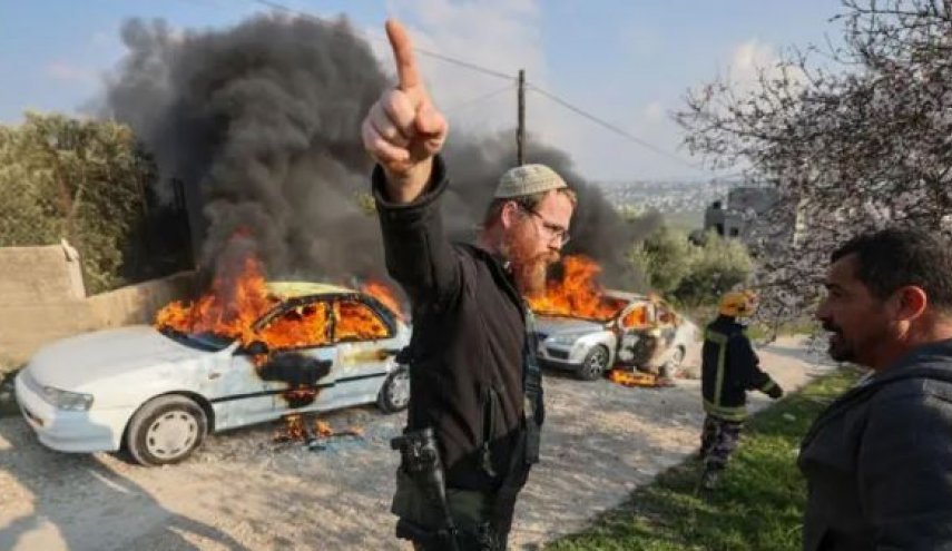 مستوطنون إسرائيليون يهاجمون قرى فلسطينية بالضفة ويطردون أهلها