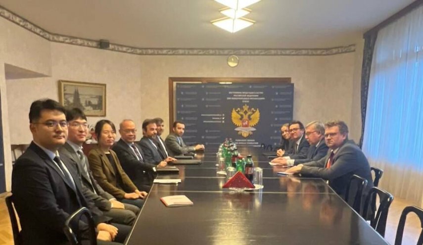 سفراء طهران وبكين وموسكو يعقدون اجتماعاً في فيينا لبحث البرنامج النووي الإيراني السلمي